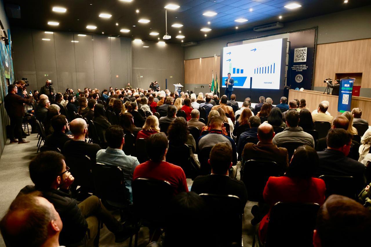 Artagão Júnior comemora lançamento de programa de pavimentação com investimento de R$ 977 milhões