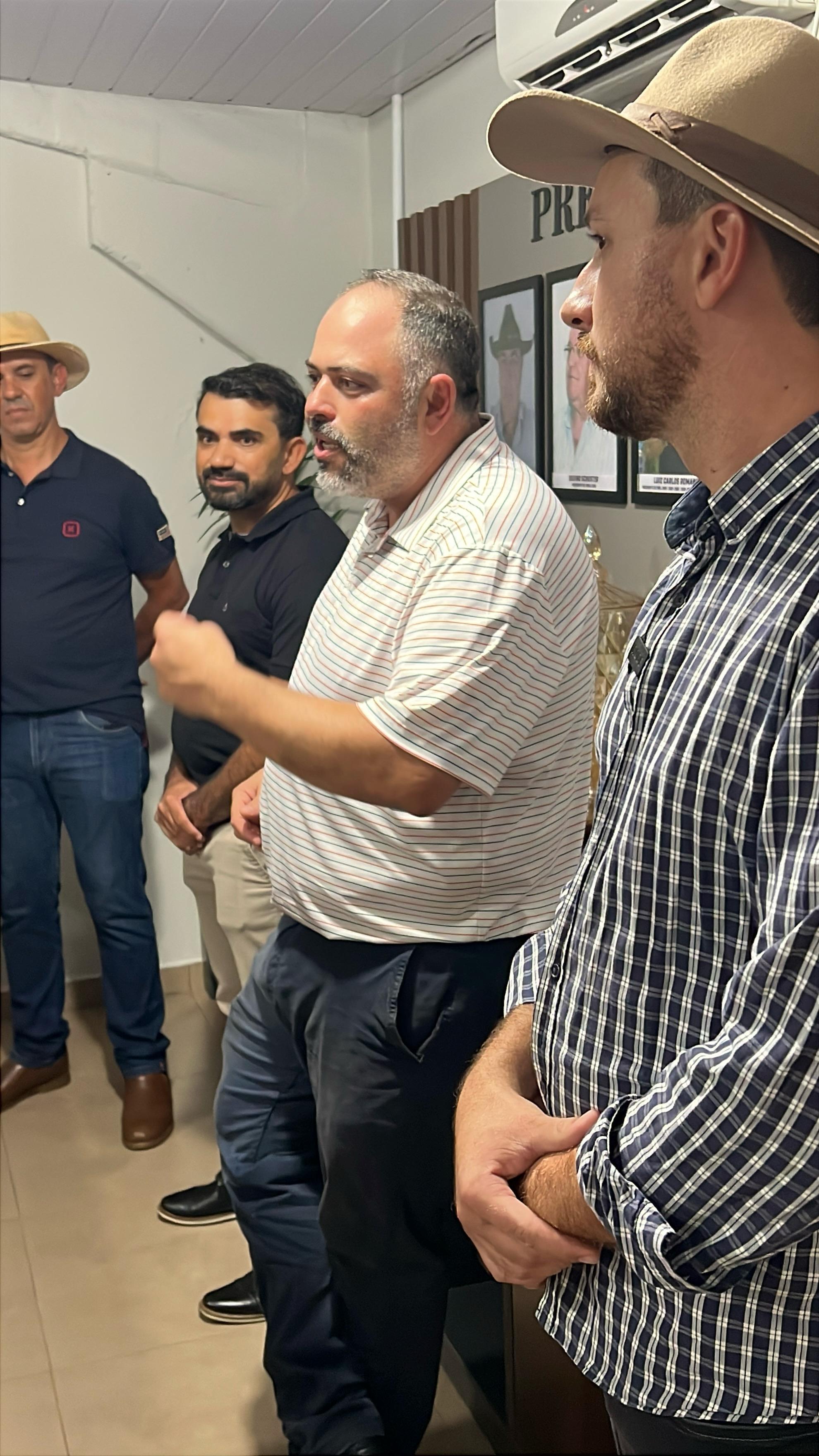 Artagão Júnior se reúne com prefeitos da Cantu para discutir investimentos e fortalecimento regional