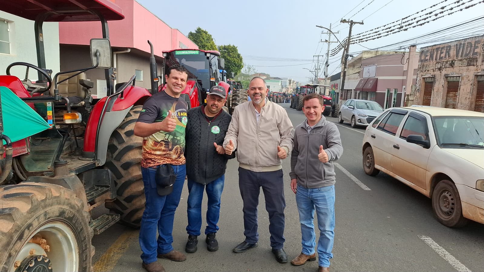 Artagão Júnior participa do Tratoraço durante a 2ª Festa da Agricultura de Piraí do Sul