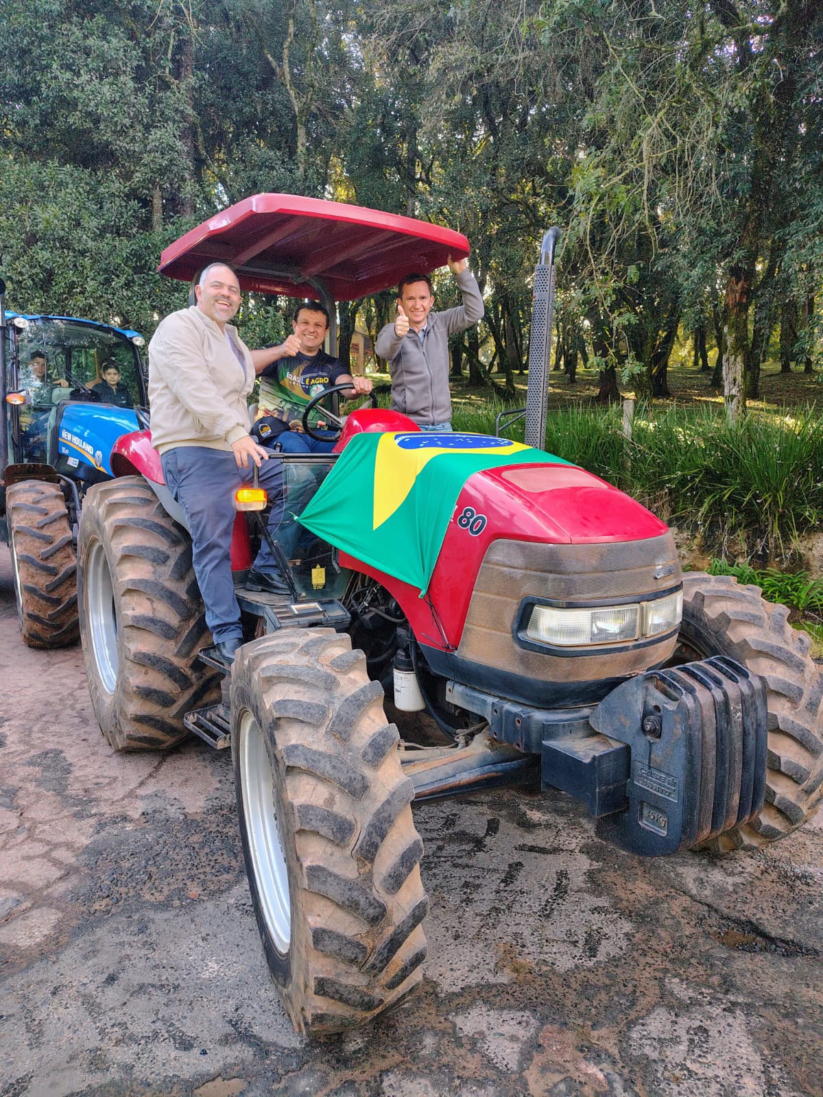 Artagão Júnior participa do Tratoraço durante a 2ª Festa da Agricultura de Piraí do Sul