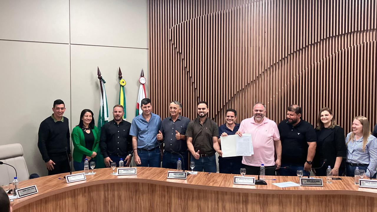 Artagão Júnior participa do convênio de R$ 31 milhões para ligação asfáltica