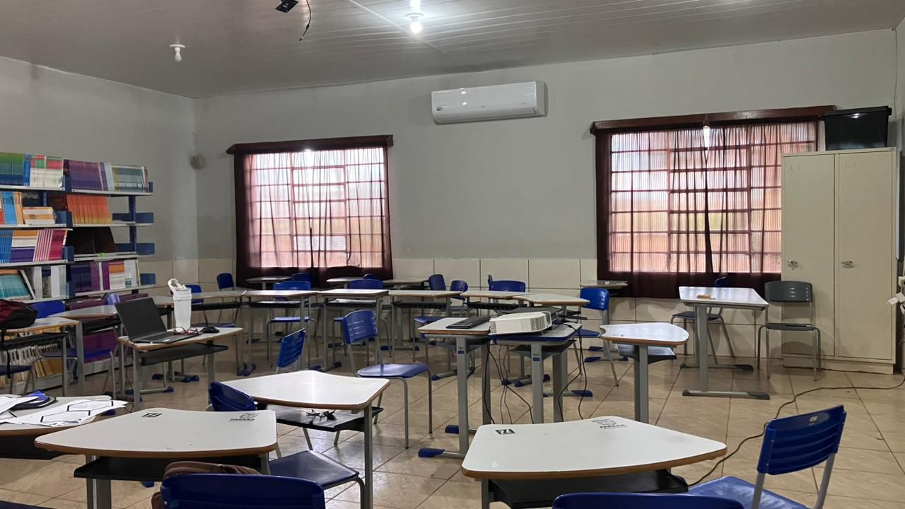 Artagão Júnior visita Colégio Pe. Gualter Farias Negrão, contemplado com reforma e ar-condicionado