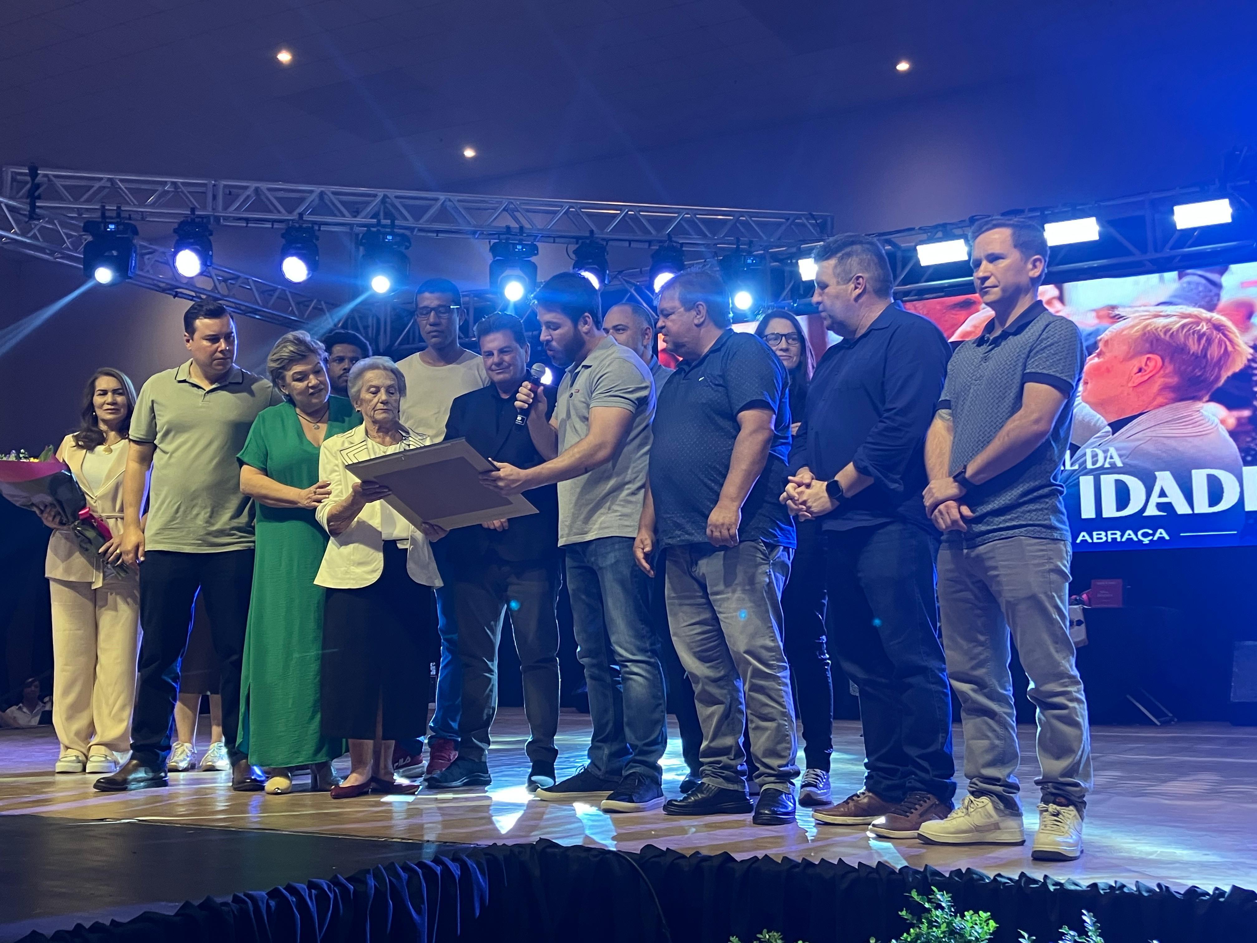 Artagão Júnior participa da abertura do 17º Festival da Melhor Idade em Guarapuava