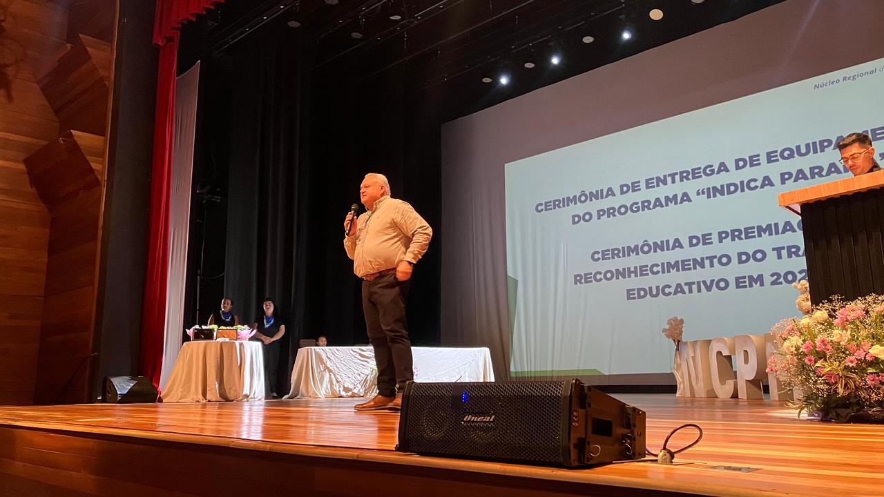 Artagão Júnior participa de premiação educacional e entrega de equipamentos tecnológicos em Guarapua