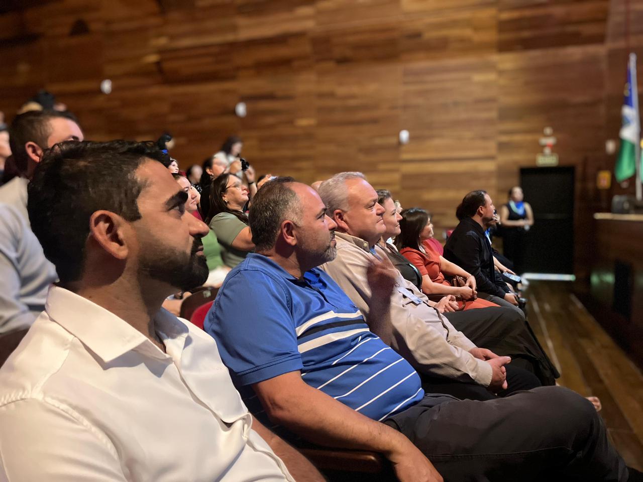 Artagão Júnior participa de premiação educacional e entrega de equipamentos tecnológicos em Guarapua