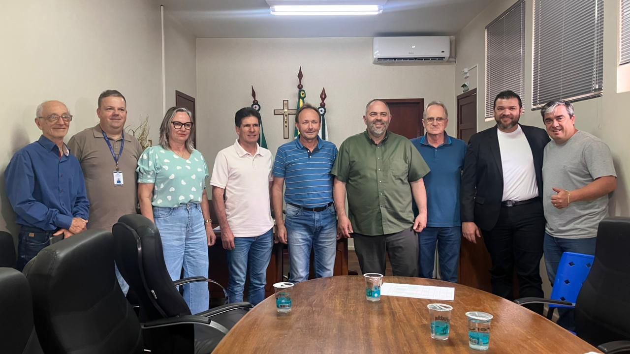 Artagão Júnior se reúne com prefeito Neivor em Capanema e reforça andamento de projetos