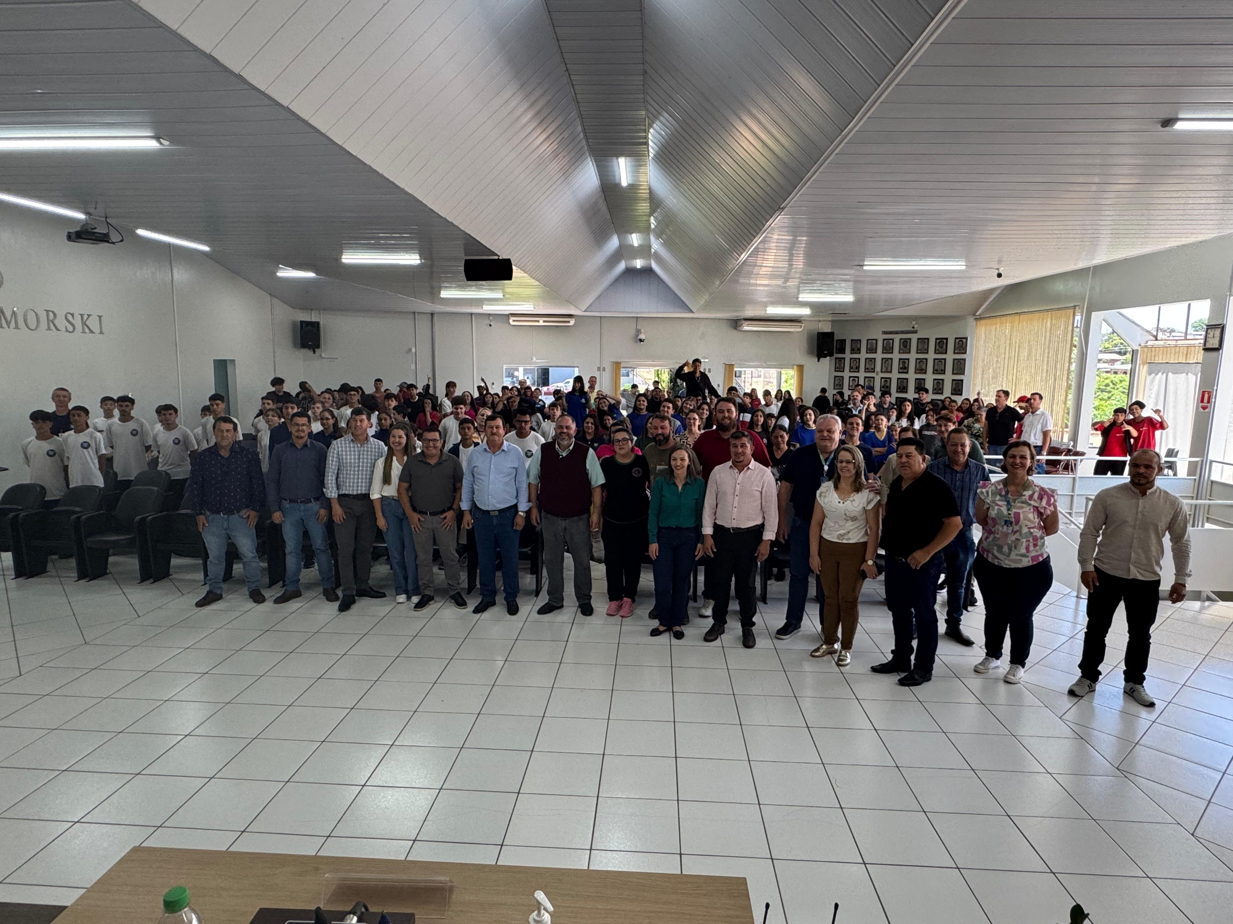 Artagão Júnior e prefeito Valdecir Biasebetti anunciam colégio agrícola em Pinhão
