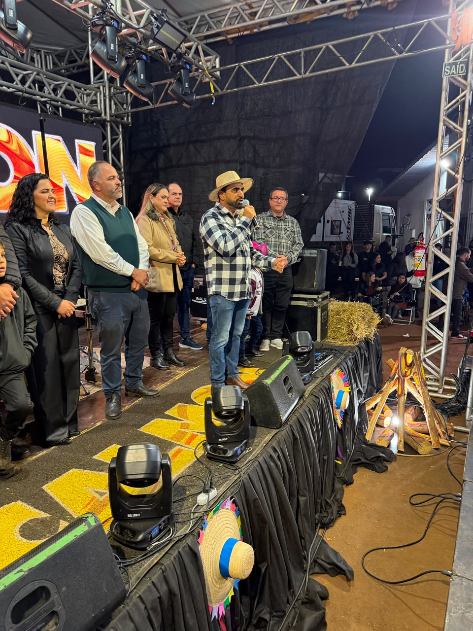 Artagão Júnior participa do Arraiá na Praça e destaca mais de R$ 29,4 milhões em investimentos