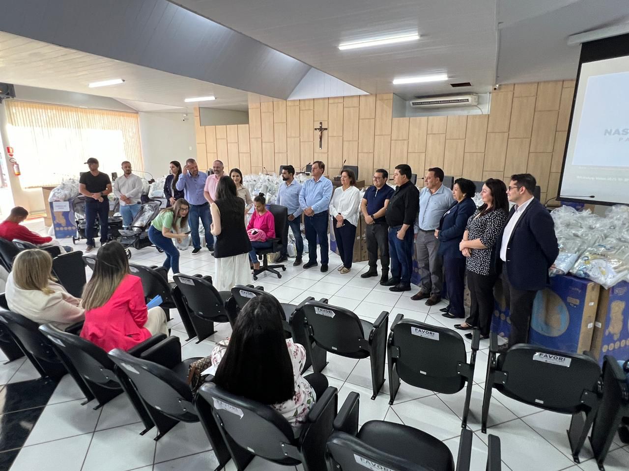 Artagão Júnior participa de mais uma entrega de Kits Bebê, desta vez em Pinhão