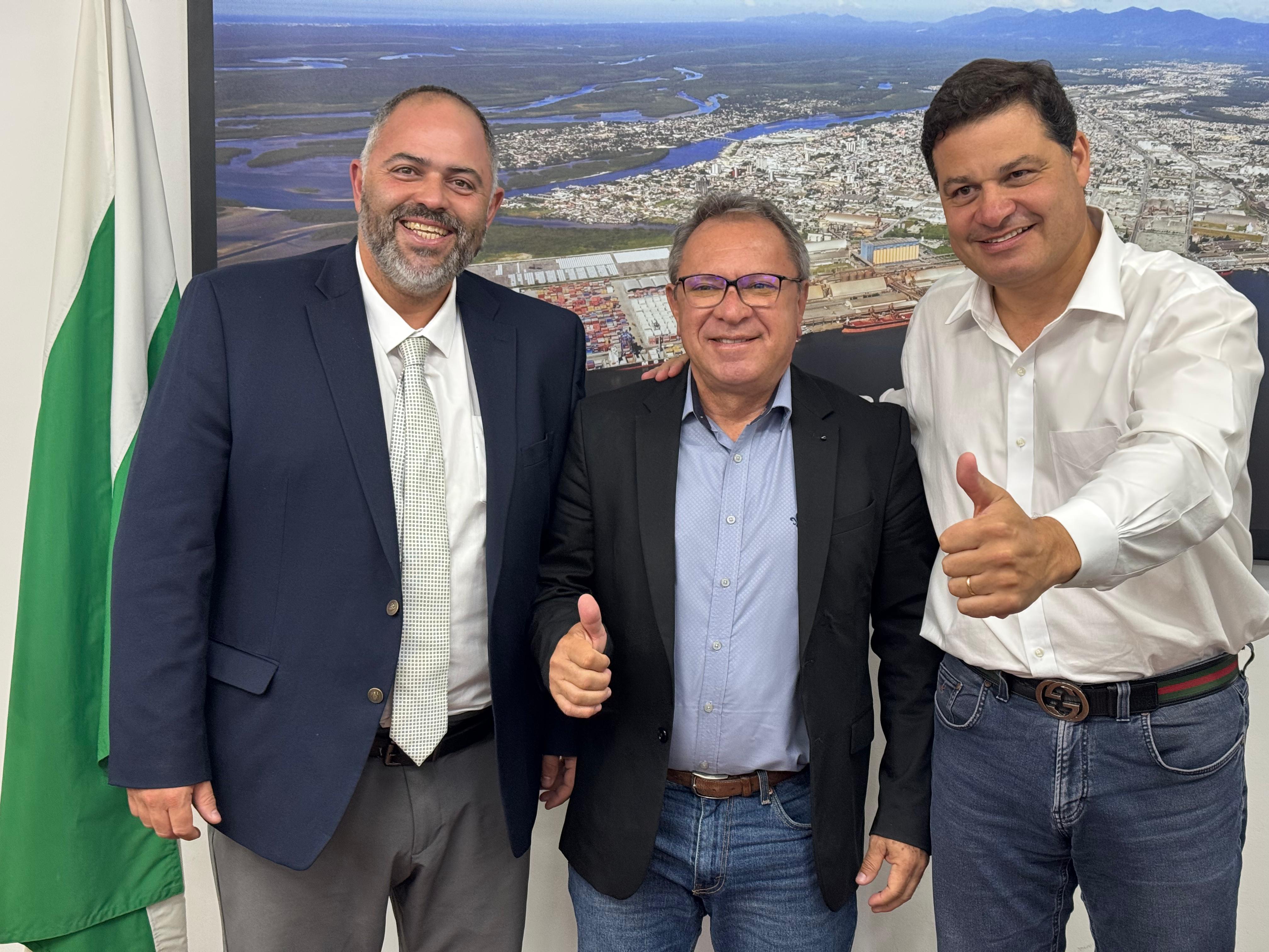 Artagão Júnior promove reuniões entre prefeitos e Secretário de Infraestrutura e Logística