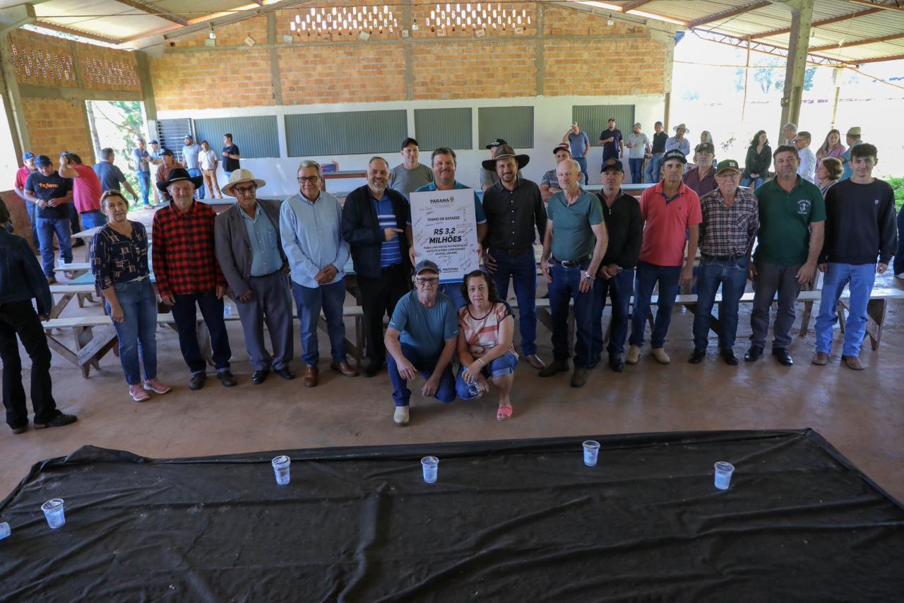 Artagão Júnior e prefeito Jaison Mendes anunciam obras de asfalto para as comunidades